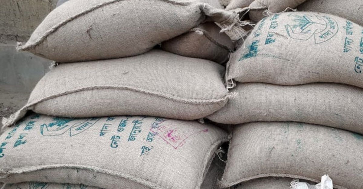 কিশোরগঞ্জে ব্যবসায়ীর গুদামে মিলল বিপুল পরিমাণ সরকারি চাল