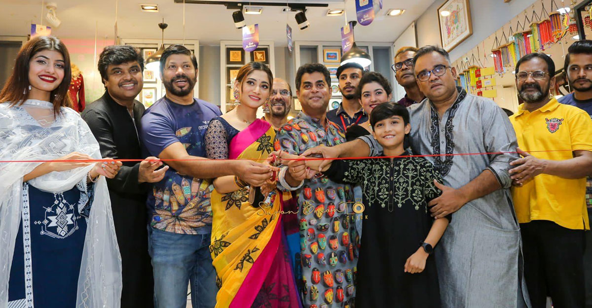 ‘গলুই’ সিনেমার পোশাক আনল বিশ্বরঙ