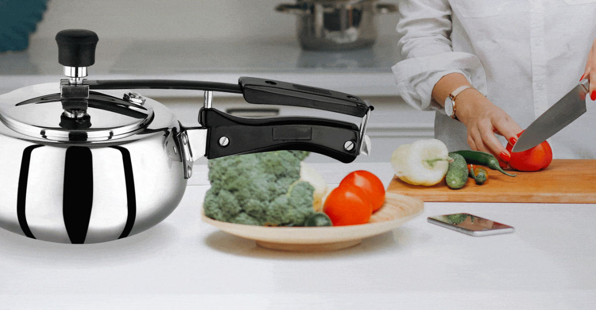 যে ৫ খাবার ভুলেও প্রেশার কুকারে রাঁধবেন না