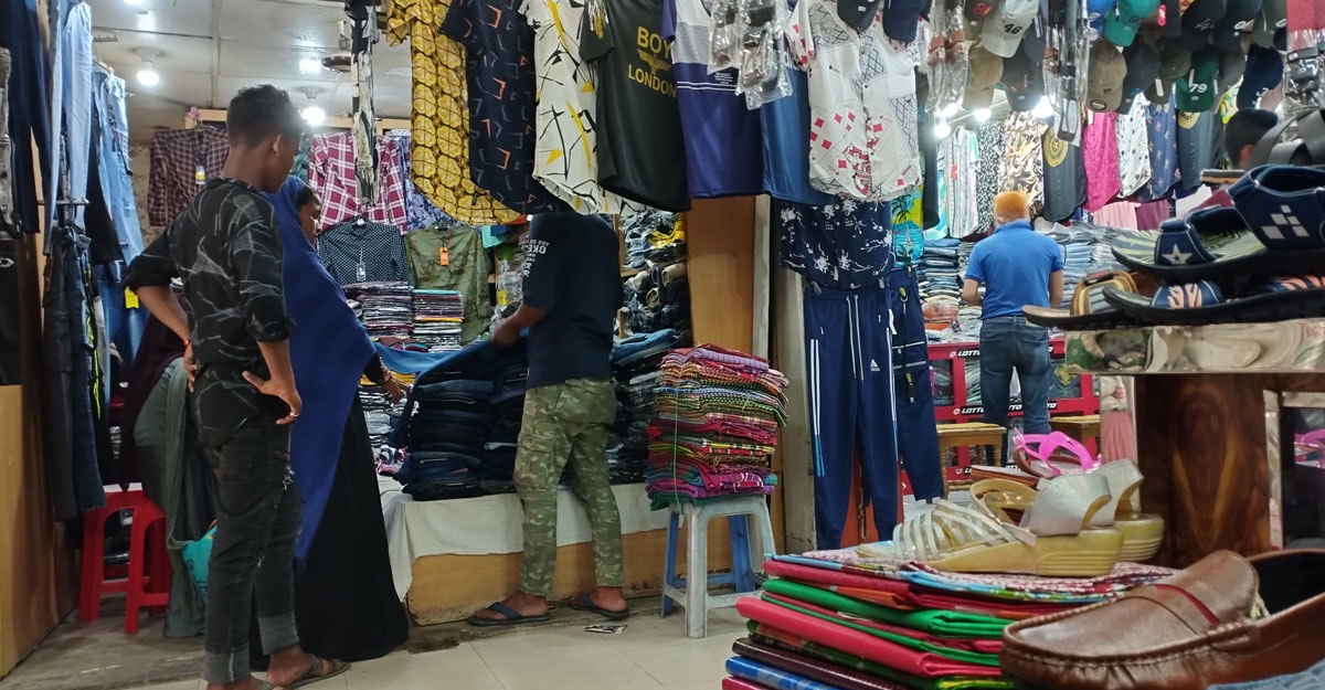 ইচ্ছা হয় বড় দোকানের কাপড় কিনবো, কিন্তু এত টাকা তো নাই