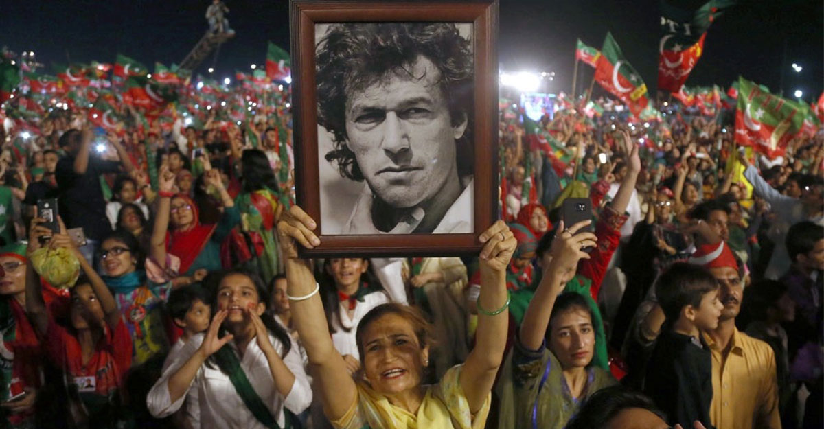 ২২ বছরের চেষ্টায় ৩ বছরের ক্ষমতা: ইমরানের উত্থান-পতন