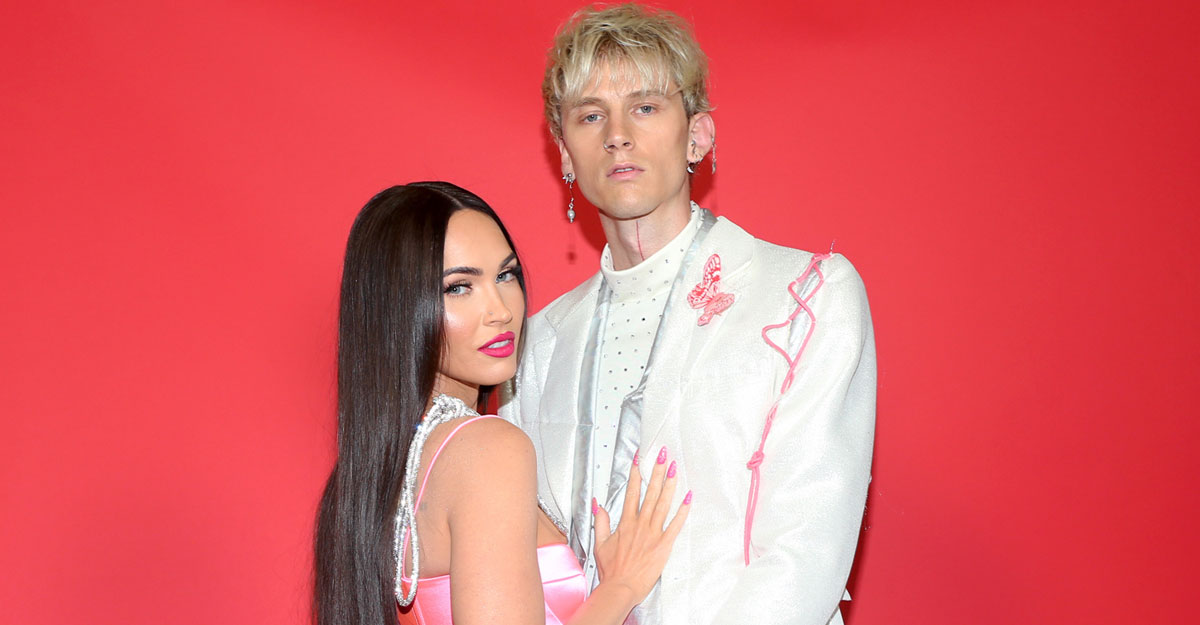 প্রেমিকের রক্তপান করেন মেগান ফক্স