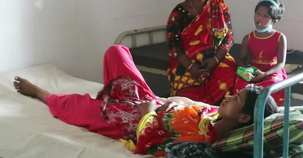 নওগাঁয় যৌতুকের দাবিতে গৃহবধূকে নির্যাতন