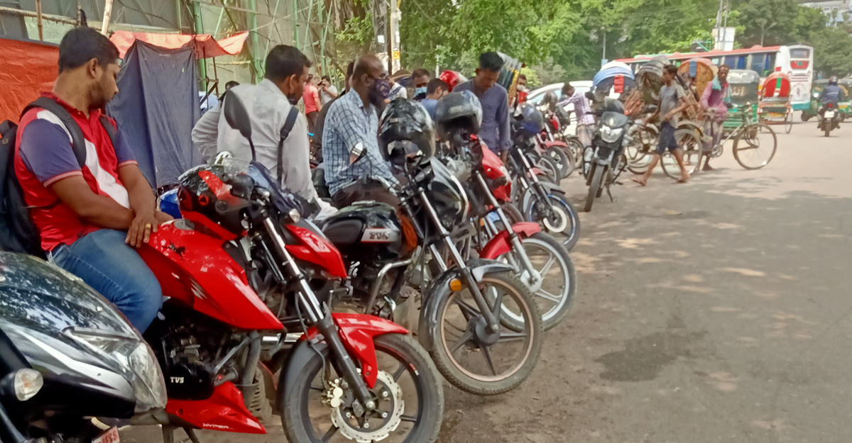 রাইডারদের হাঁকডাক ‘ও ভাই যাবেন নাকি?’