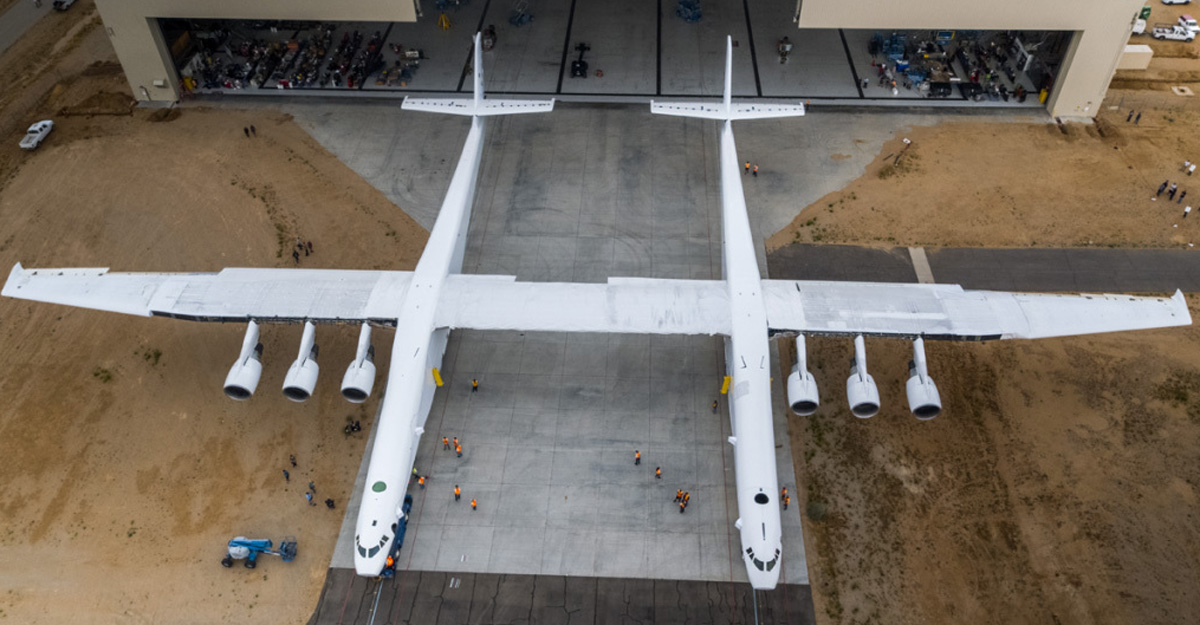 বিশ্বের সবচেয়ে বড় উড়োজাহাজ ‘রক’