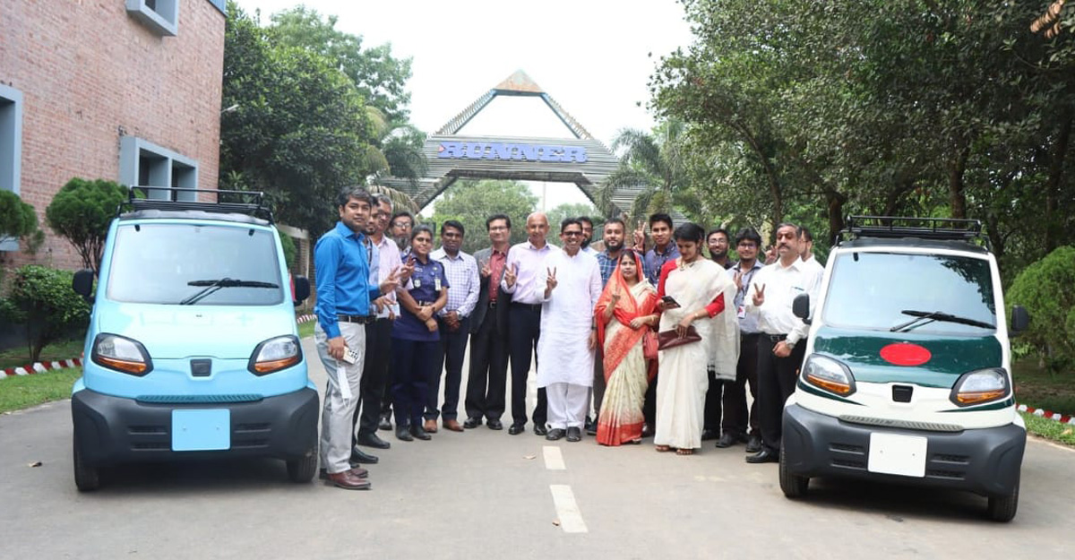 ৩ চাকার গাড়ি তৈরি করছে রানার