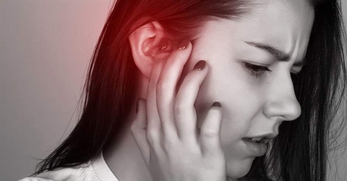 কানে কিছু ঢুকলে কী করবেন?