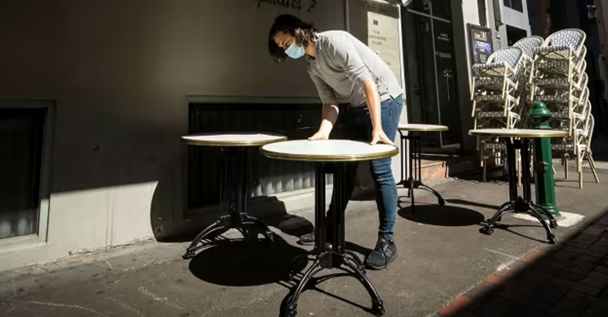 বছরে বেতন কোটি টাকা, তবুও মিলছে না কর্মী!