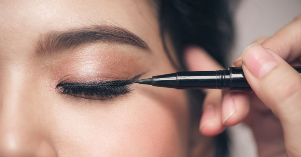 আইলাইনার বানিয়ে ফেলুন ঘরেই