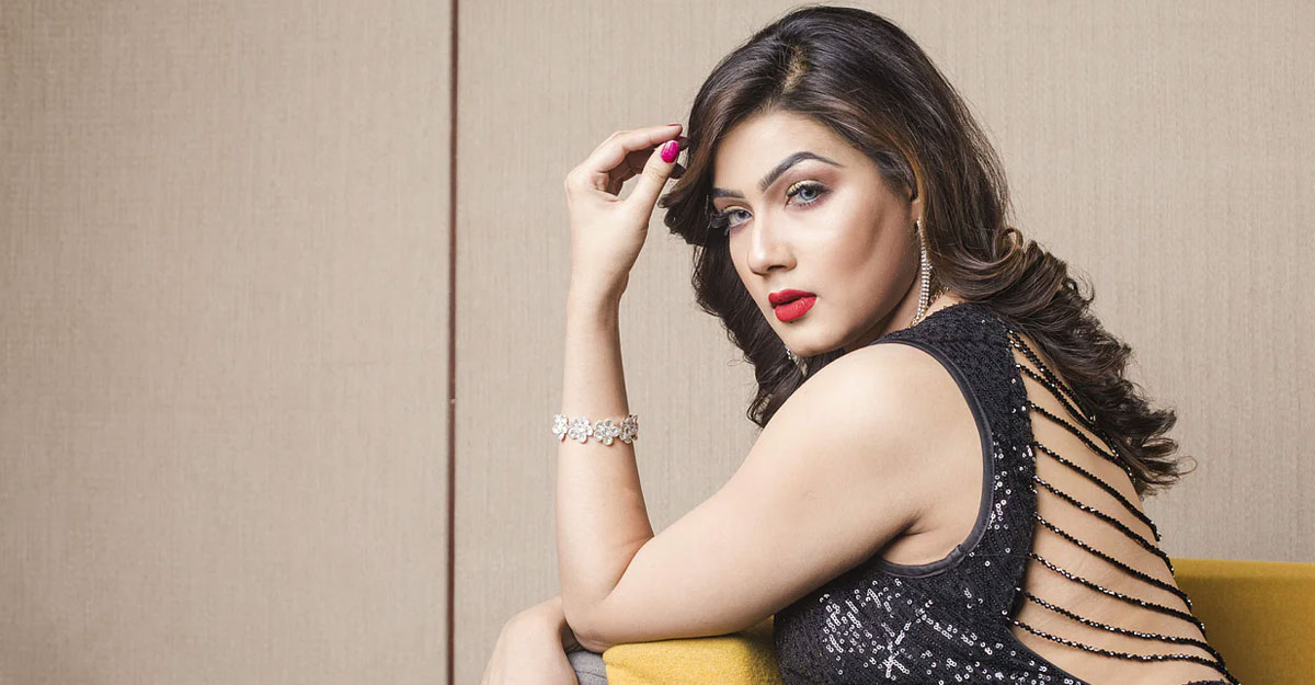 তেল না দেওয়ায় ছেলেটিকে বের করে দেন মাহি