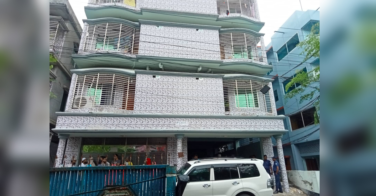 কলেজ শিক্ষিকার মৃত্যু: চাঞ্চল্যকর তথ্য দিলেন সেই বাড়ির কেয়ারটেকার