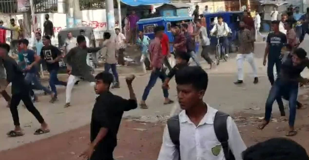 নোয়াখালীতে আ.লীগ-বিএনপি ধাওয়া পাল্টা ধাওয়া, ৮ পুলিশসহ আহত ১১