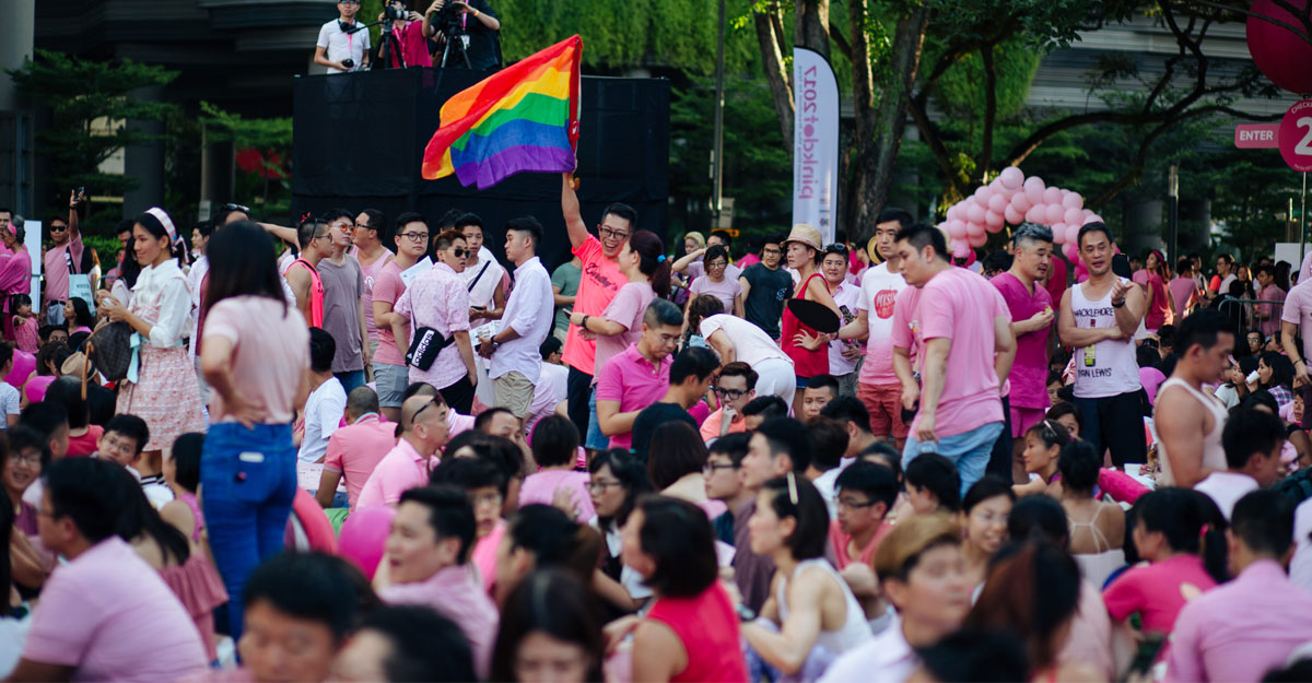 পুরুষে-পুরুষে যৌনতার বৈধতা দিতে যাচ্ছে সিঙ্গাপুর