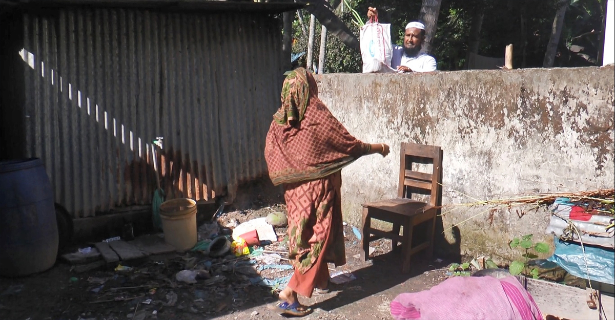 মাদারীপুরে চলাচলের রাস্তা বন্ধ, বিপাকে তিন পরিবার