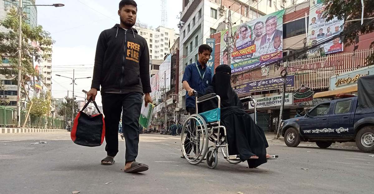 নয়াপল্টন এলাকায় চরম দুর্ভোগে রোগীরা