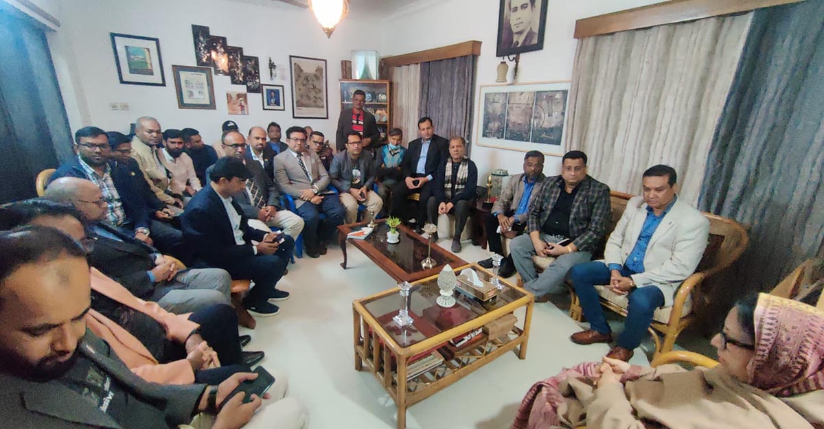 সহমর্মিতা জানাতে মির্জা ফখরুলের বাসায় পেশাজীবী নেতারা