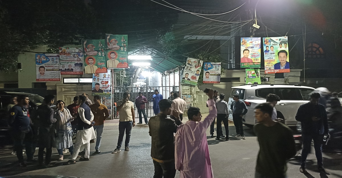 ছাত্রলীগের সম্মেলন ঘিরে জমজমাট আ.লীগ সভাপতির কার্যালয়