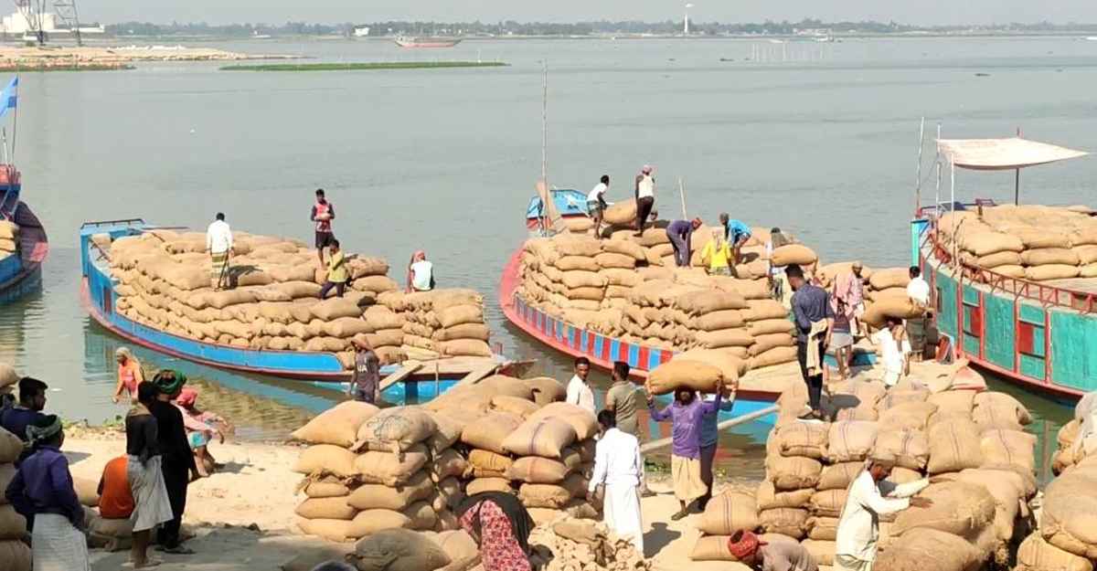 ভরা মৌসুমেও পূর্বাঞ্চলের সবচেয়ে বড় মোকামে ধানের সংকট