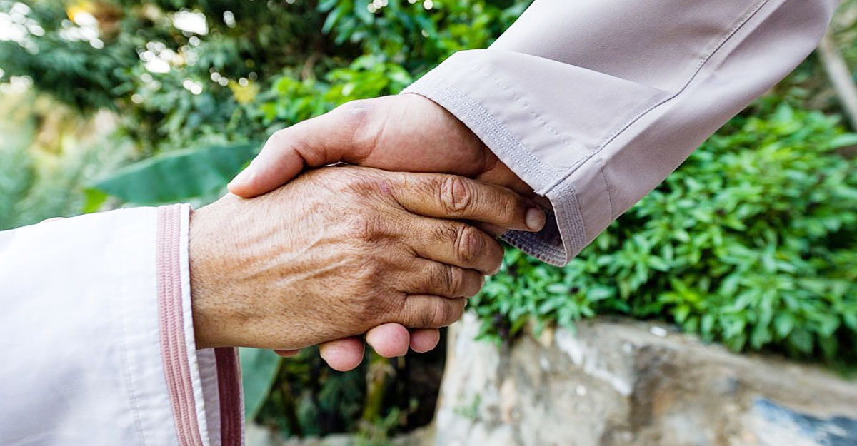 নিজের ওপর অন্যকে অগ্রাধিকার দেওয়ার সওয়াব