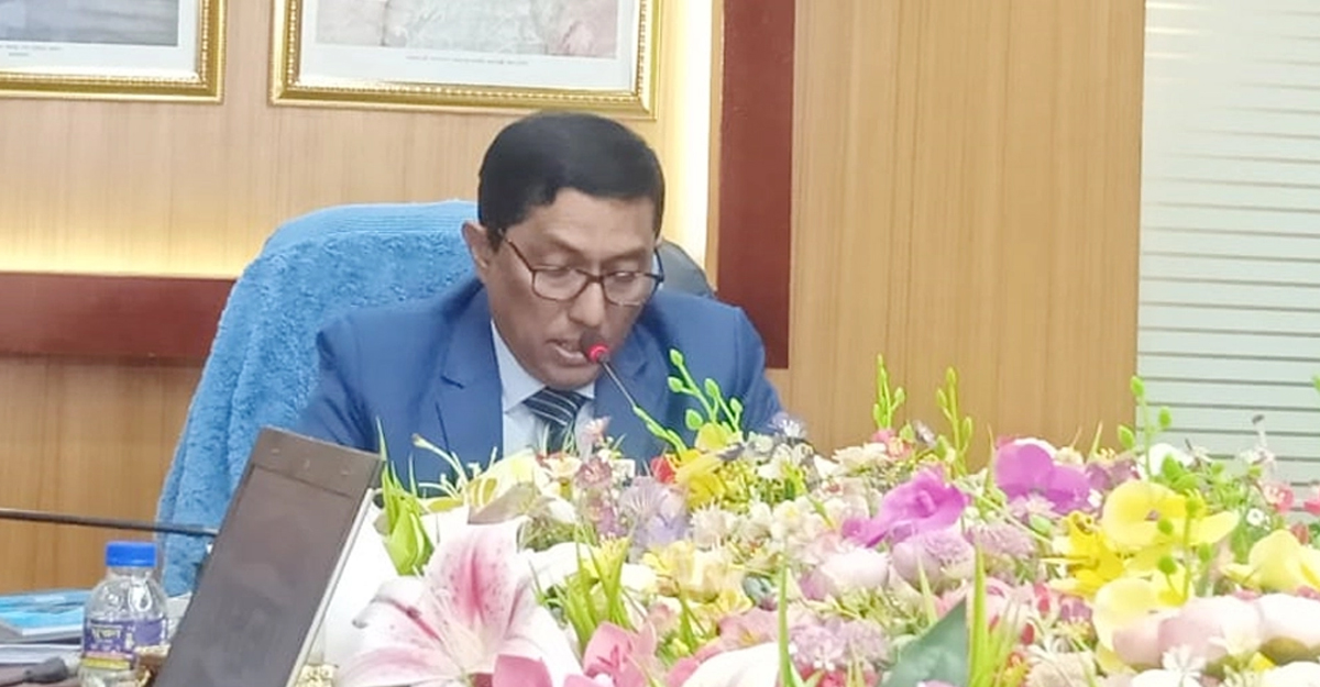 বড় লোকসানে বিপিসি, তেলের দাম কমছে না