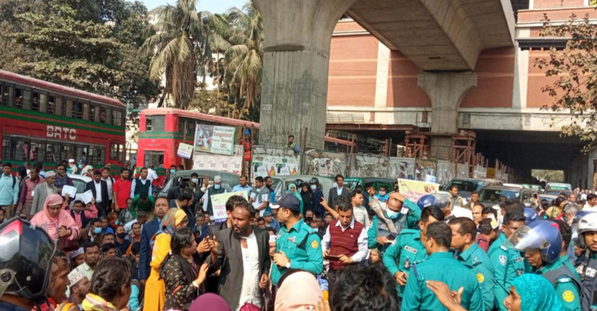 ২০০ দিনেও দাবি আদায় না হওয়ায় শাহবাগ অবরোধ চাকরিপ্রত্যাশীদের