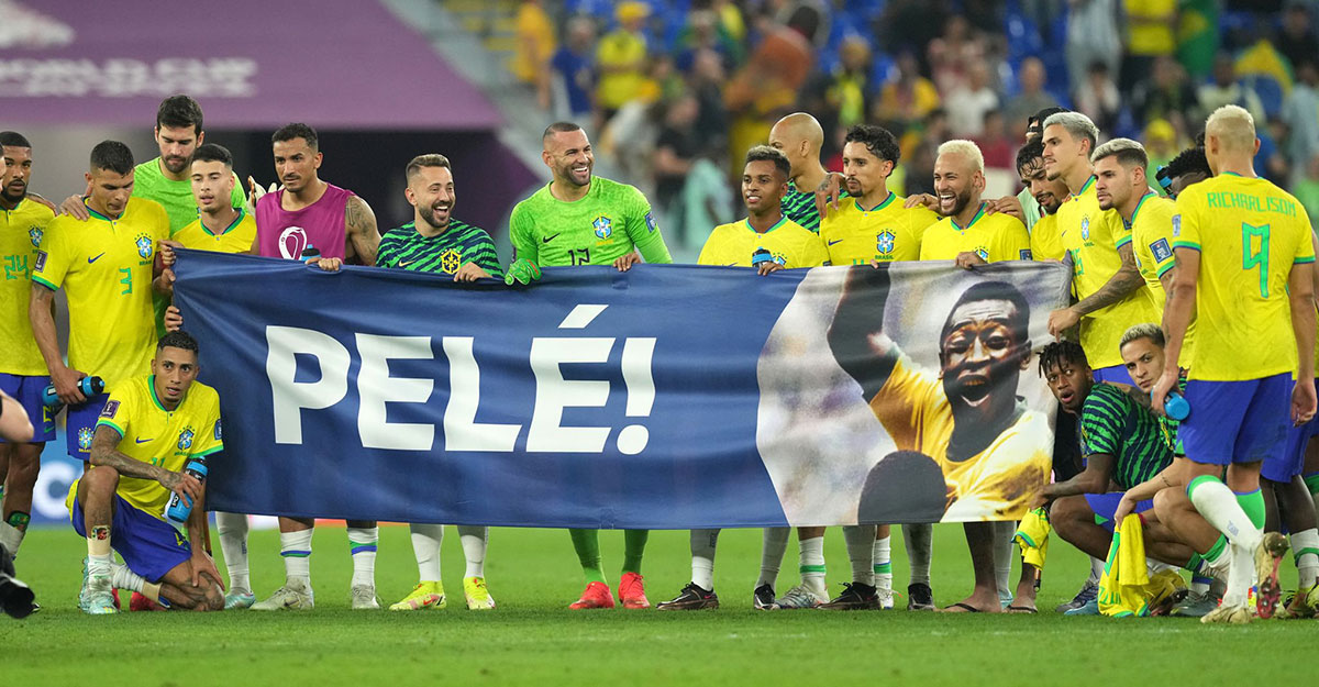 পেলেকে শ্রদ্ধা জানাল ব্রাজিল খেলোয়াড়রা