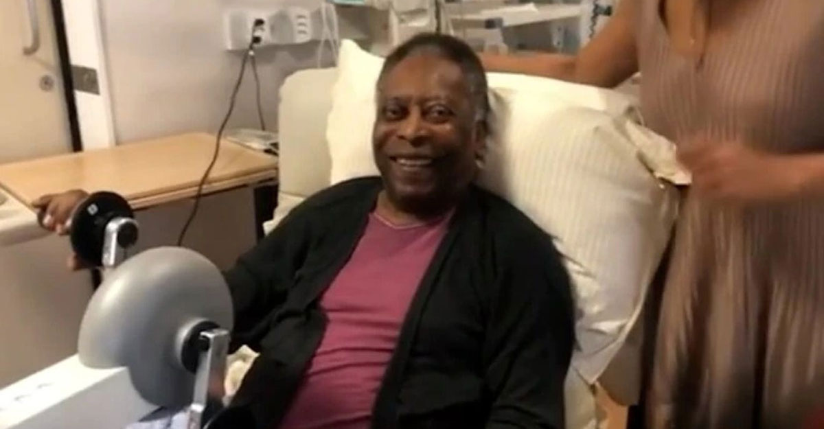 পরিবারের সঙ্গে হাসপাতালে পেলের বড়দিন 