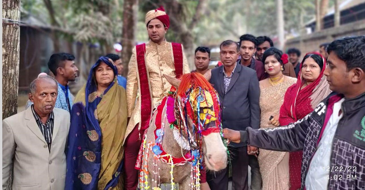 ঘোড়ায় চড়ে জিসানের বিয়ে, বৌ এলো পালকিতে