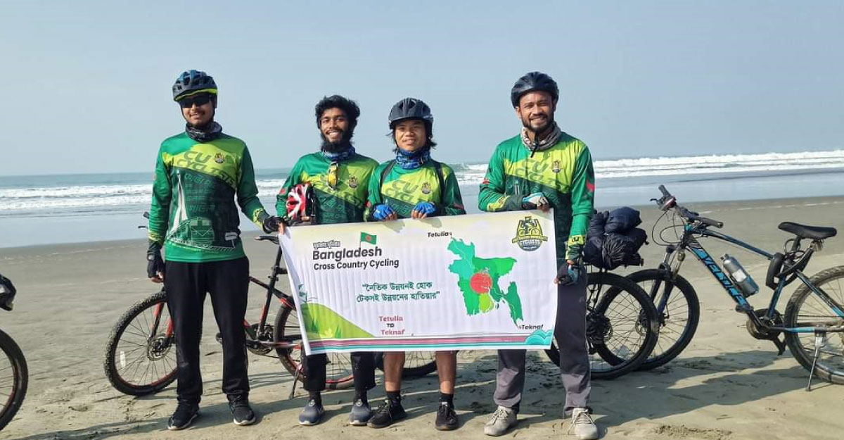 বাইসাইকেলে চড়ে দেশভ্রমণ চবির চার শিক্ষার্থীর