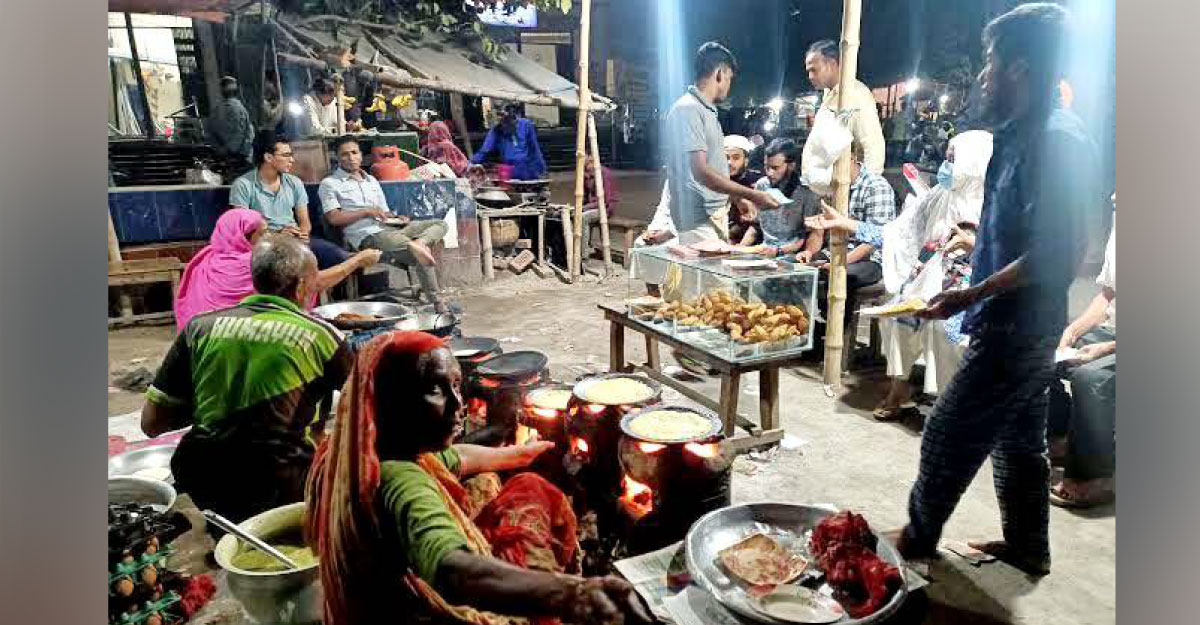 কুমিল্লায় শীতের পিঠা খাওয়ার ধুম