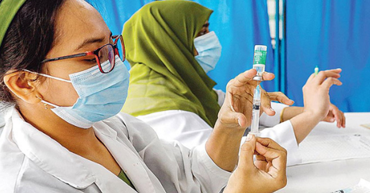 একদিনে বুস্টার ডোজের আওতায় ৮ লাখের বেশি মানুষ