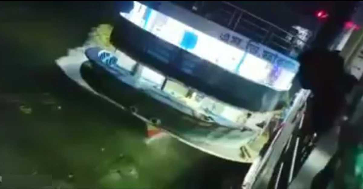 মাঝ নদীতে ঢাকাগামী লঞ্চে সংঘর্ষ, শিশুসহ আহত ৫