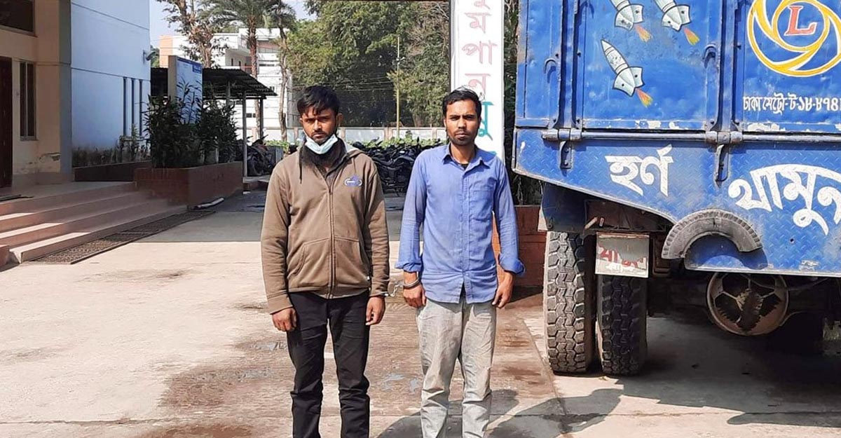 পাথর বোঝাই ট্রাকের কেবিনে ২১ কেজি গাঁজা উদ্ধার, আটক ২