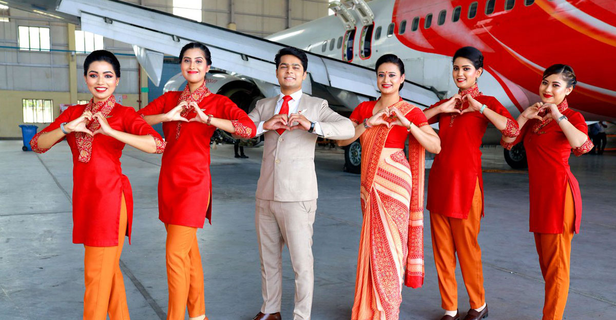 বিমানে কেবিন ক্রুদের কাজ কী?