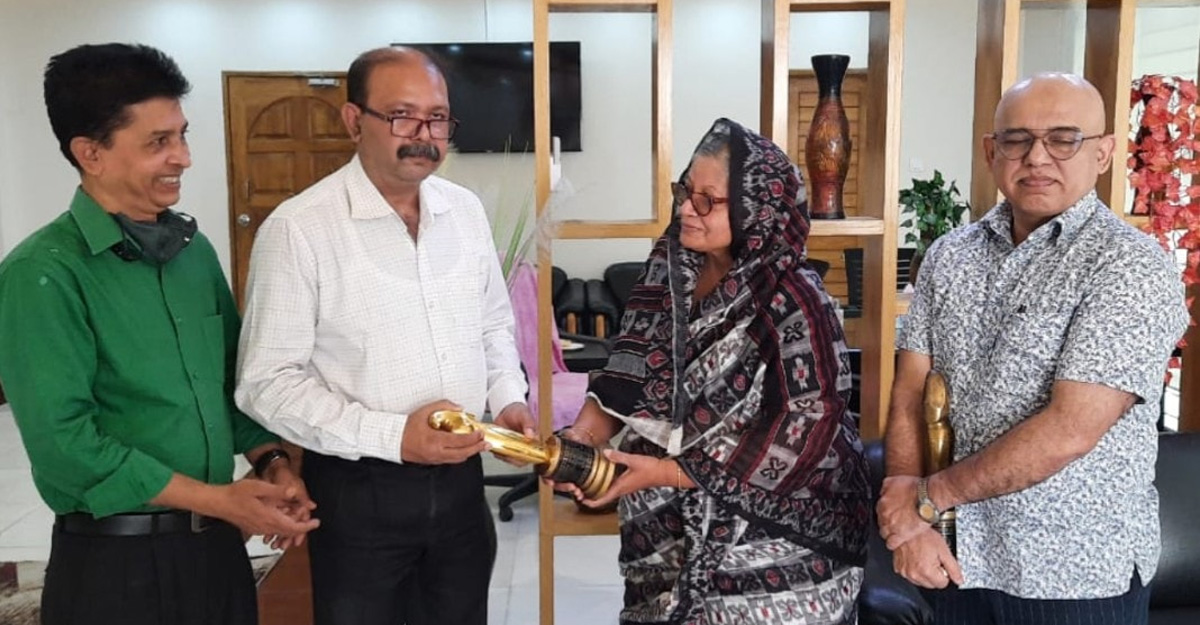 ‘জাতীয় চলচ্চিত্র পুরস্কার’ ফিল্ম আর্কাইভে প্রদান করলেন ডলি জহুর