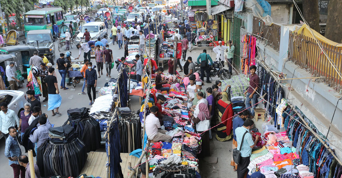 ‘আরাম লন, গরমে আরাম একশ টাকায়!’