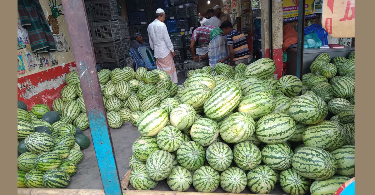ফলের পাইকারি ও খুচরা দামে বিশাল তফাত