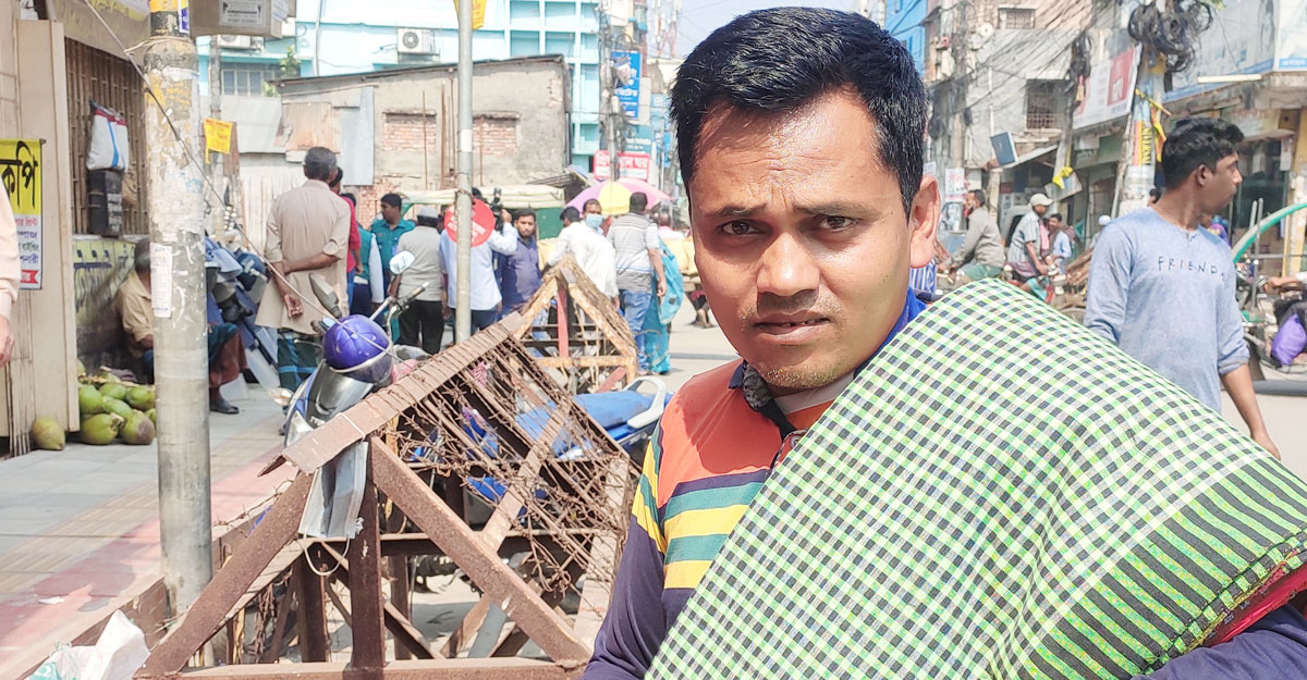 গামছা বিক্রেতার দিনলিপি