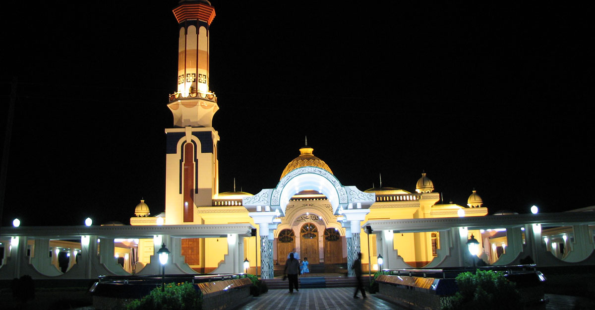 অপরূপ সৌন্দর্যের গুঠিয়া মসজিদ