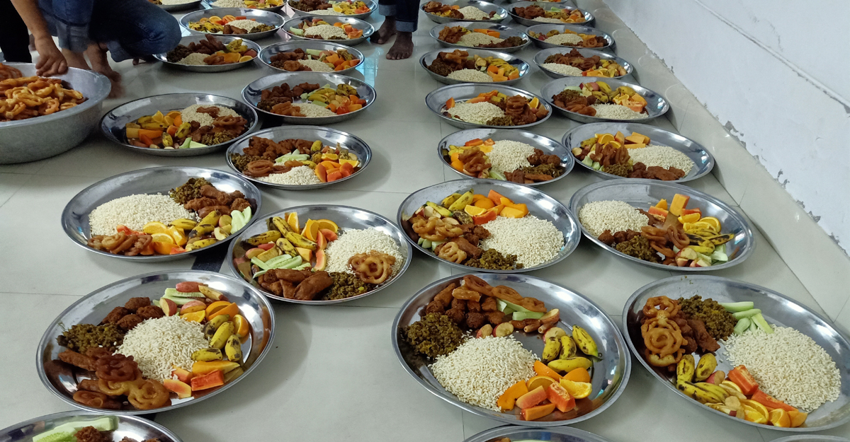 ১৫ বছর ধরে সার্কিট হাউজ মসজিদে ‘বিনামূল্যে’ ইফতার