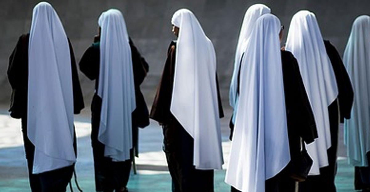 আহলে কিতাব নারীকে বিয়ে করা জায়েজ, অন্যদের নয় কেন?