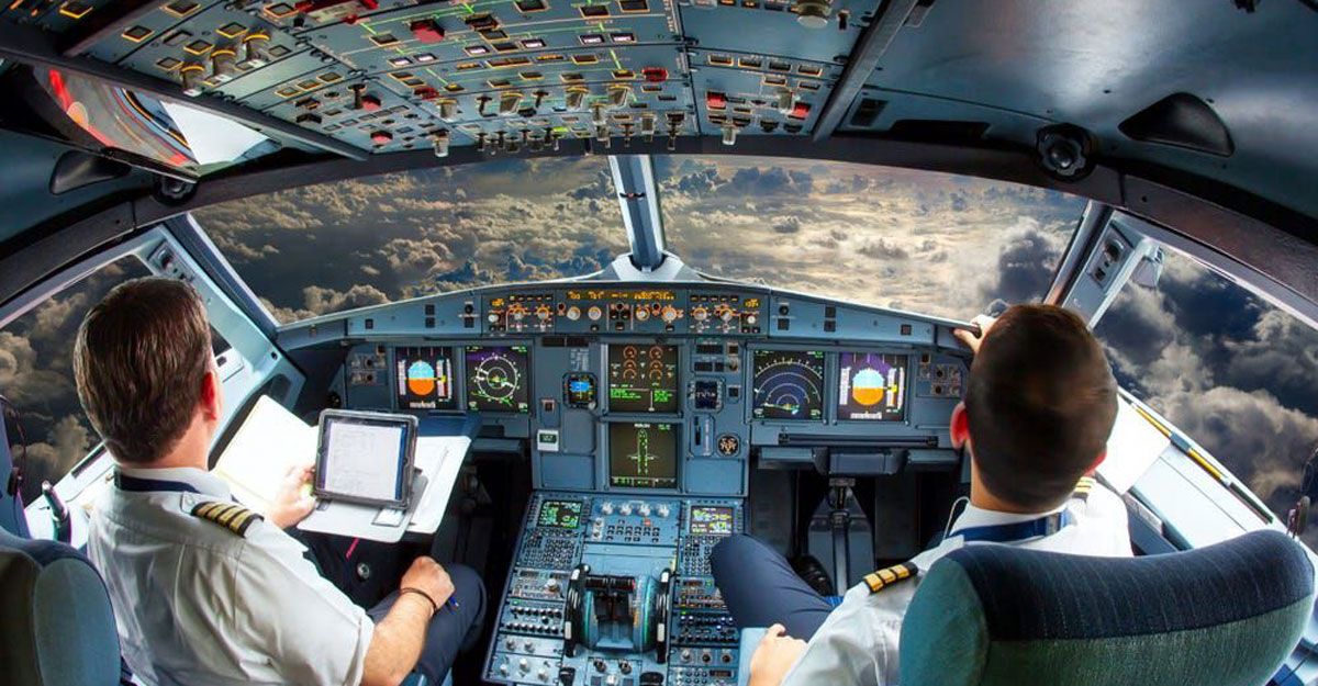 বিমানে কতজন পাইলট থাকেন?