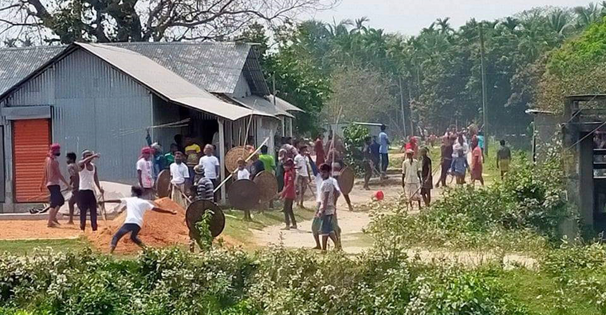 মসজিদের মাইকে ঘোষণা দিয়ে আ’লীগের দুই গ্রুপের সংঘর্ষ, আহত ৩০