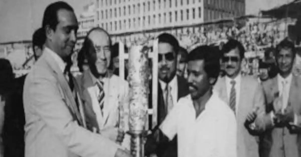 রকিবুলের ব্যাটে ‘জয় বাংলা’ স্টিকারের গল্প