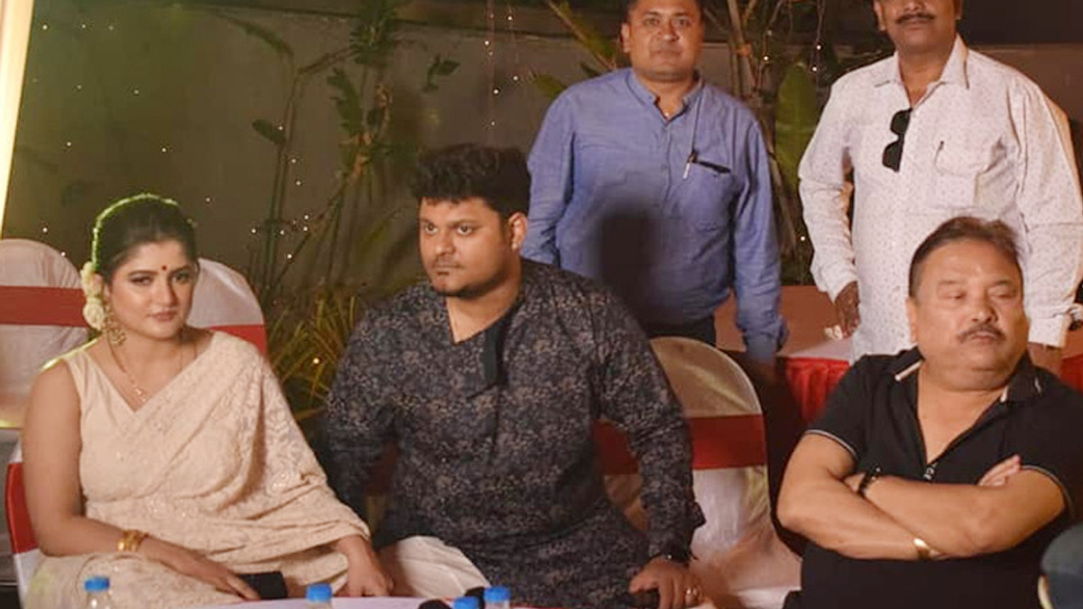 নতুন প্রেমিকের সঙ্গে ক্যামেরাবন্দী শ্রাবন্তী