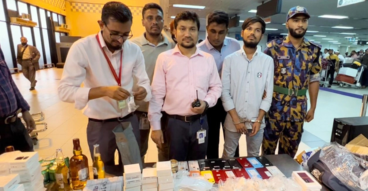 দুবাইফেরত বিমানের ফ্লাইট থেকে কোটি টাকার স্বর্ণ জব্দ