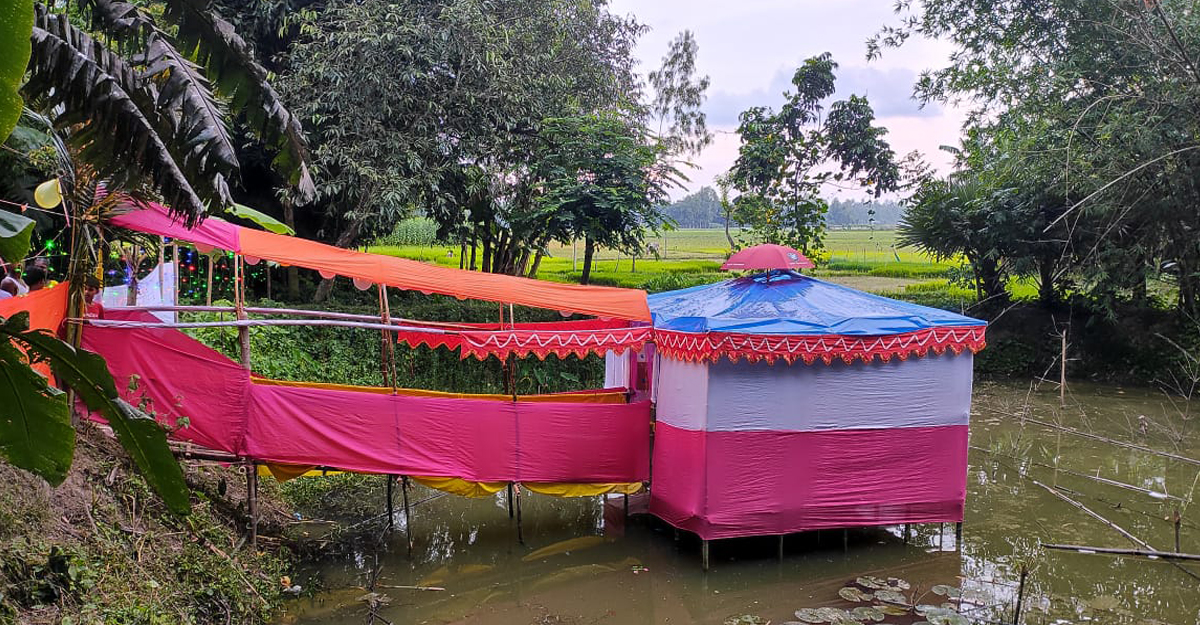 পানির ওপরে বাসর ঘর