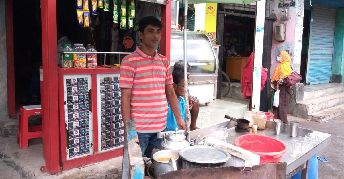 চা বিক্রি করে সংসার চলে আ.লীগ নেতার