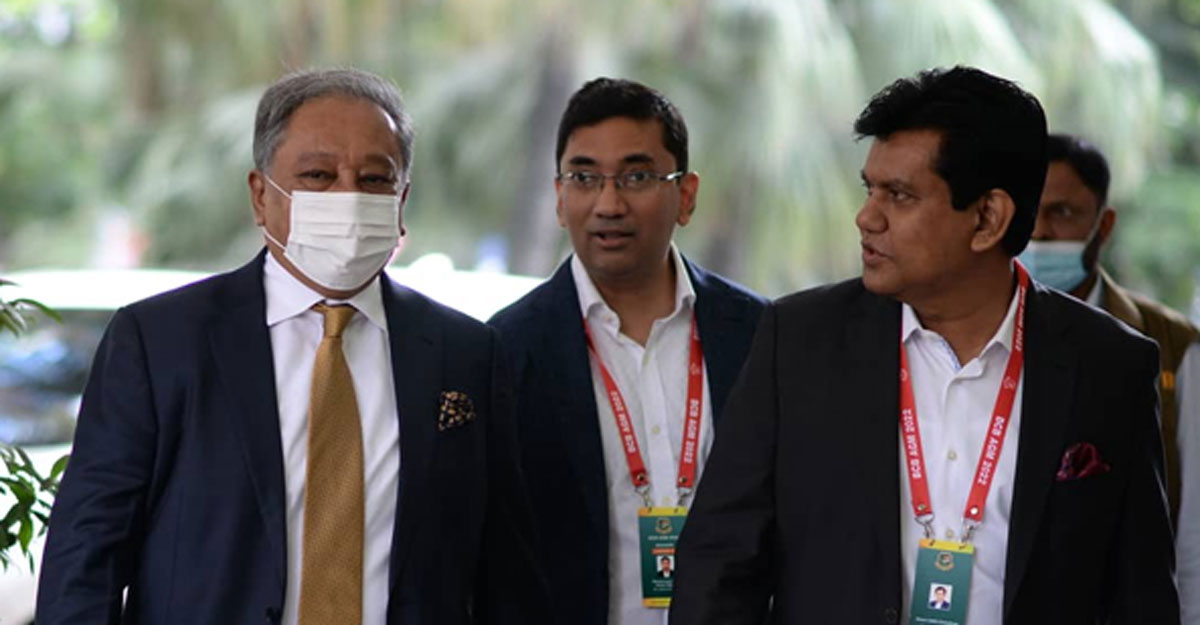 বিশ্বকাপের আগে বিসিবির সার্কাস, মাহমুদউল্লাহর চেয়ারে সাকিব?