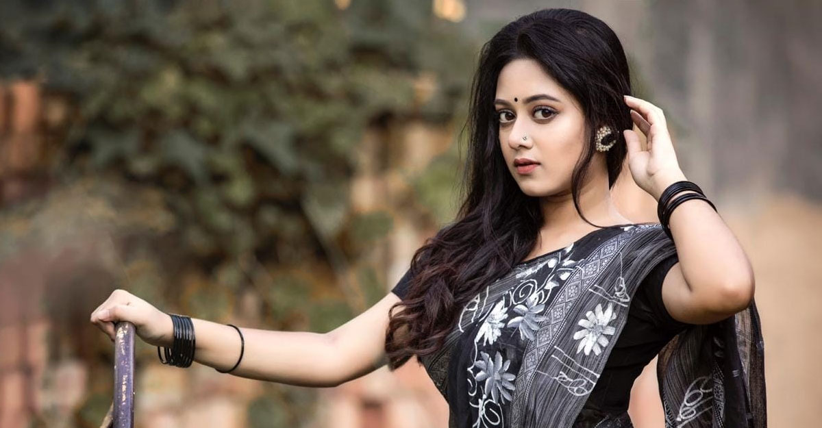 Qizlar ataylab külotlariga siyayotgan videolari